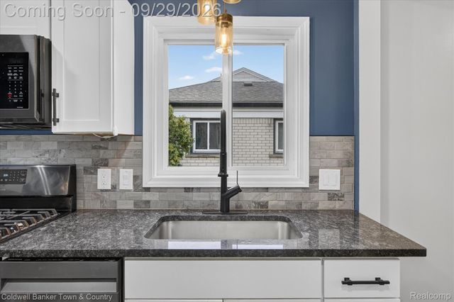 29100 Elmira Street, Livonia, MI 48150
