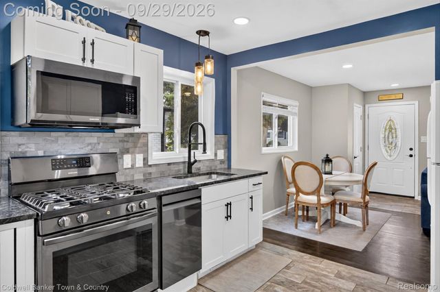29100 Elmira Street, Livonia, MI 48150