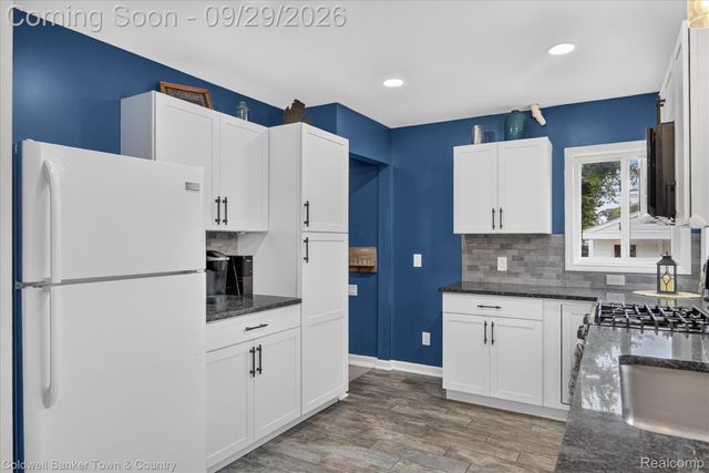 29100 Elmira Street, Livonia, MI 48150