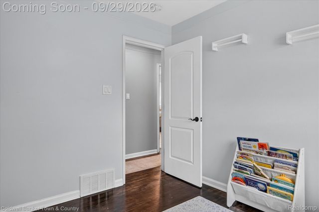 29100 Elmira Street, Livonia, MI 48150