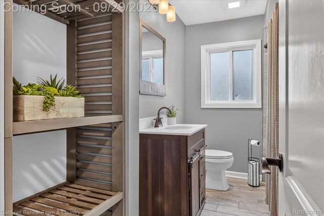 29100 Elmira Street, Livonia, MI 48150
