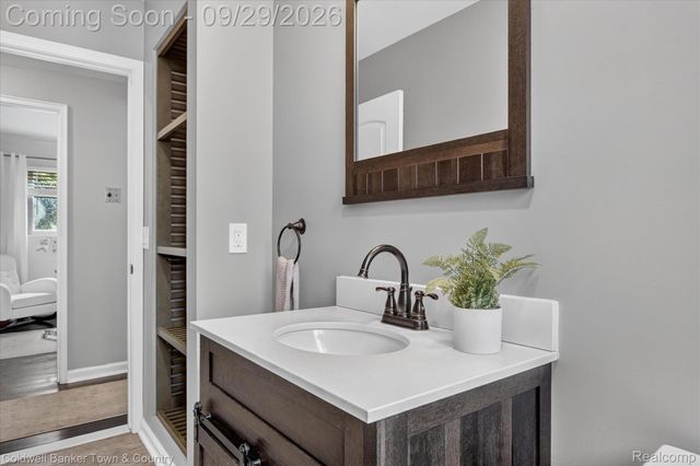29100 Elmira Street, Livonia, MI 48150