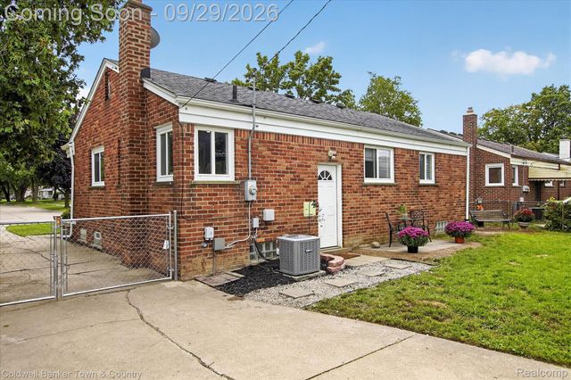 29100 Elmira Street, Livonia, MI 48150