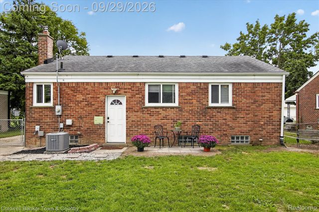29100 Elmira Street, Livonia, MI 48150