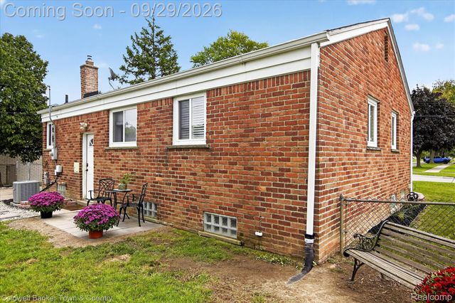 29100 Elmira Street, Livonia, MI 48150