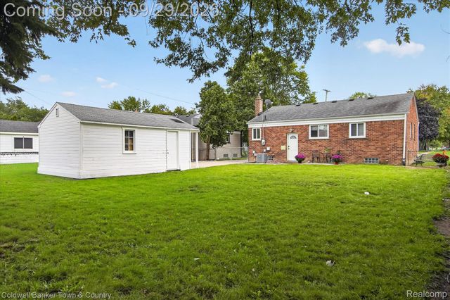 29100 Elmira Street, Livonia, MI 48150