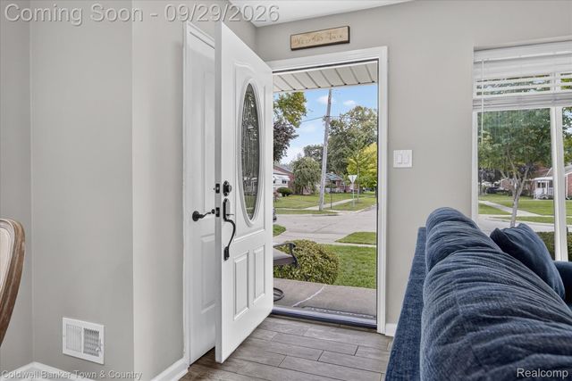 29100 Elmira Street, Livonia, MI 48150