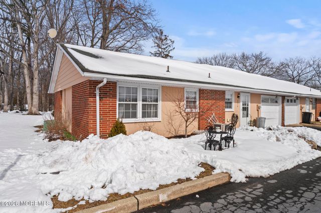 537D Dartmoor Court, Lakewood, NJ 08701