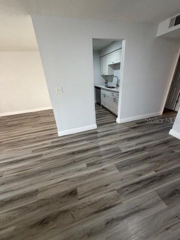 9119 TUDOR DRIVE E104, Tampa, FL 33615