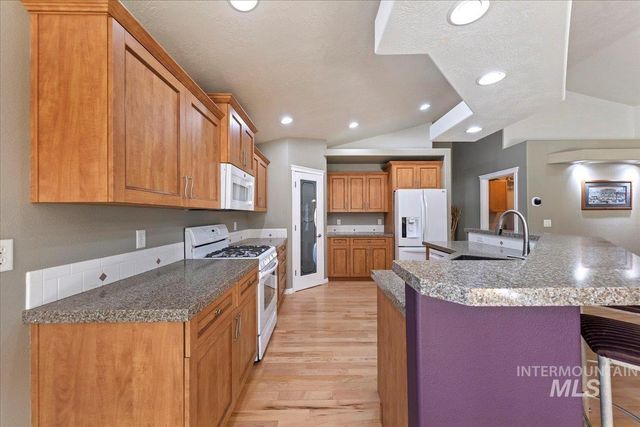 2045 E Lake Creek Dr, Meridian, ID 83642