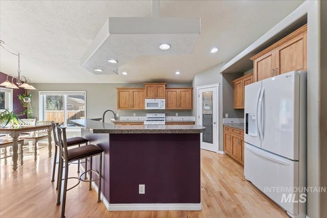 2045 E Lake Creek Dr, Meridian, ID 83642