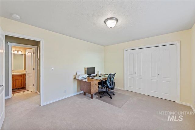 2045 E Lake Creek Dr, Meridian, ID 83642