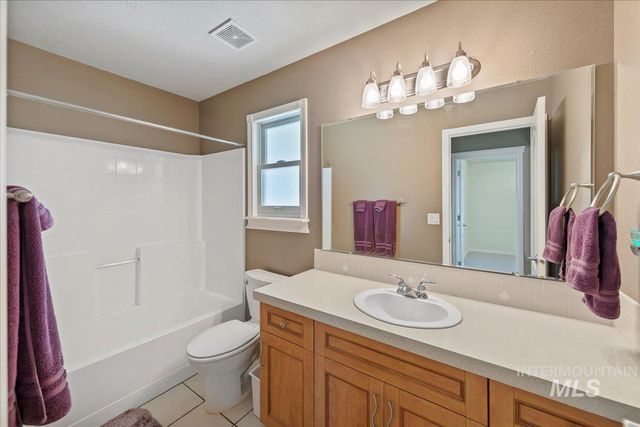 2045 E Lake Creek Dr, Meridian, ID 83642