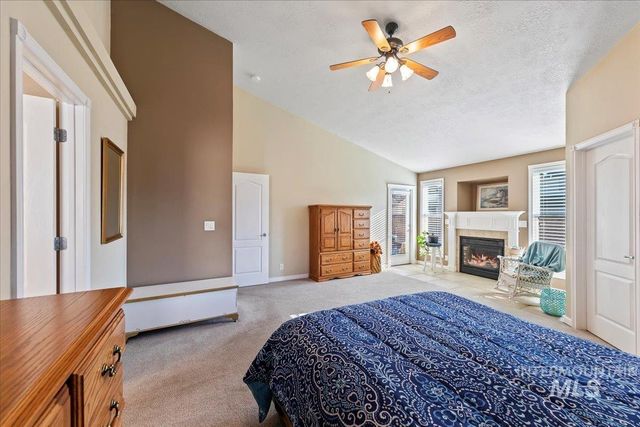 2045 E Lake Creek Dr, Meridian, ID 83642