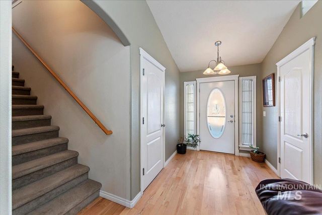 2045 E Lake Creek Dr, Meridian, ID 83642