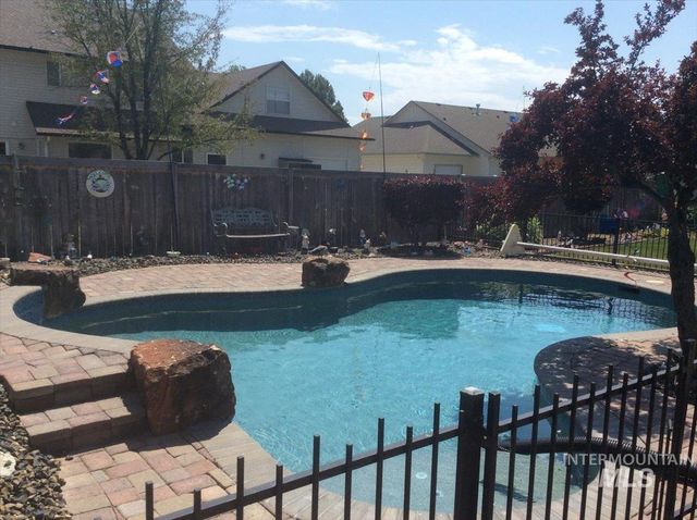 2045 E Lake Creek Dr, Meridian, ID 83642