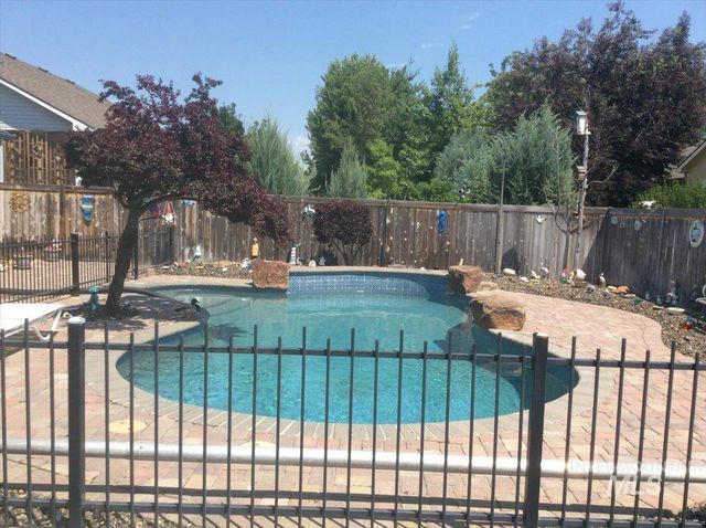 2045 E Lake Creek Dr, Meridian, ID 83642