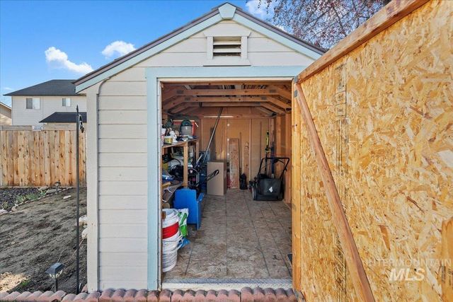 2045 E Lake Creek Dr, Meridian, ID 83642