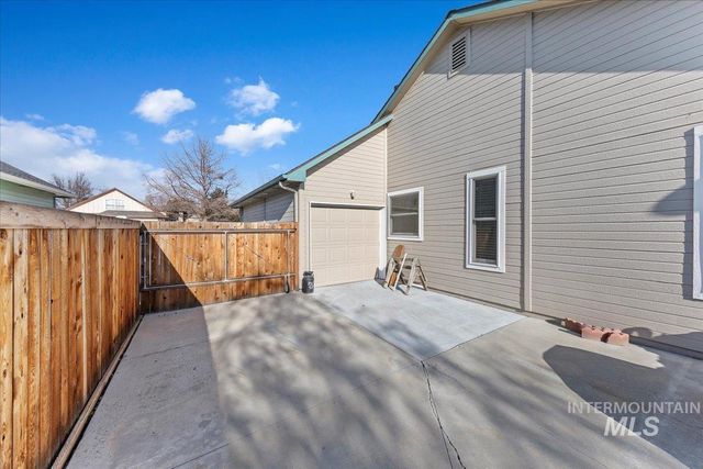 2045 E Lake Creek Dr, Meridian, ID 83642