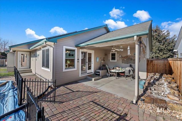 2045 E Lake Creek Dr, Meridian, ID 83642