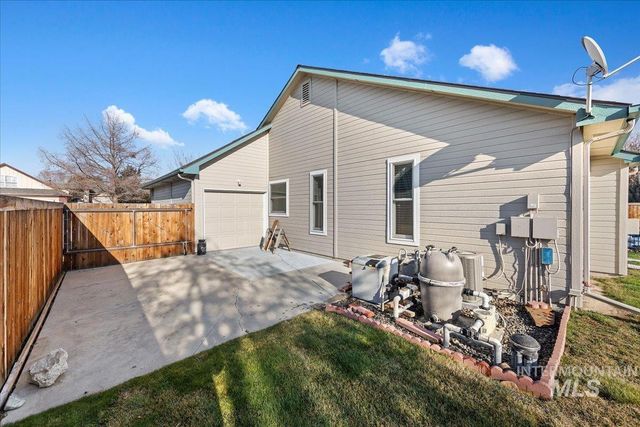 2045 E Lake Creek Dr, Meridian, ID 83642