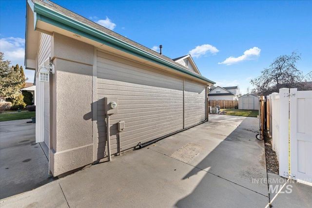 2045 E Lake Creek Dr, Meridian, ID 83642