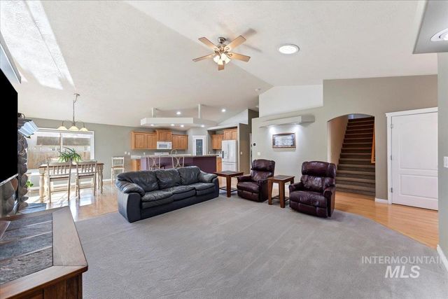 2045 E Lake Creek Dr, Meridian, ID 83642