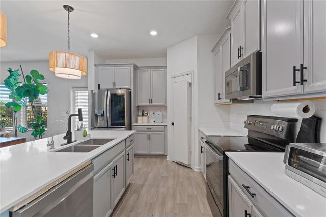 8995 FLUFFY LIE COURT, Davenport, FL 33896