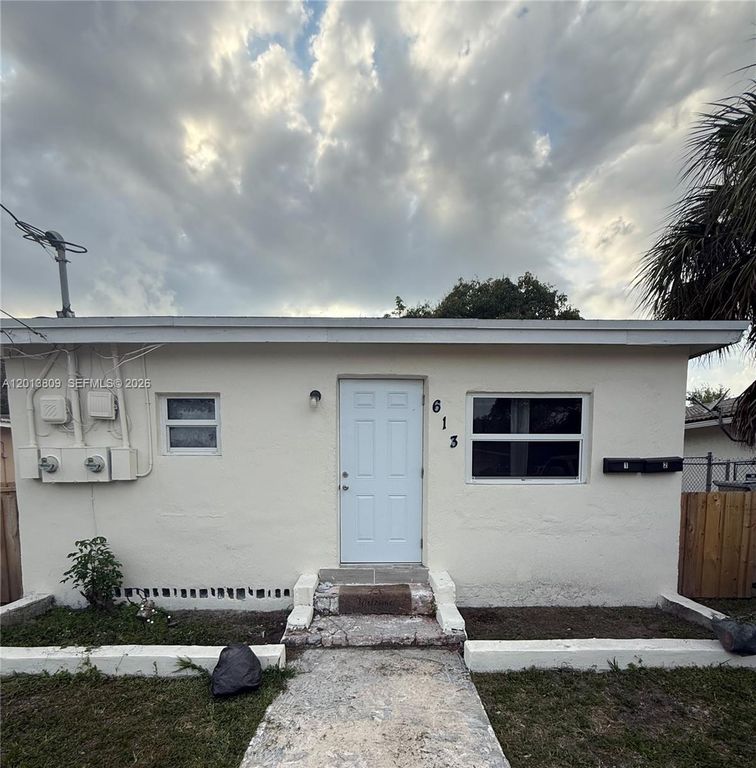 613 NW 15th Avenue 1-E, Pompano Beach, FL 33069