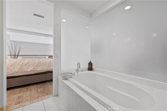 1100 Wilshire Boulevard 1707, Los Angeles, CA 90017