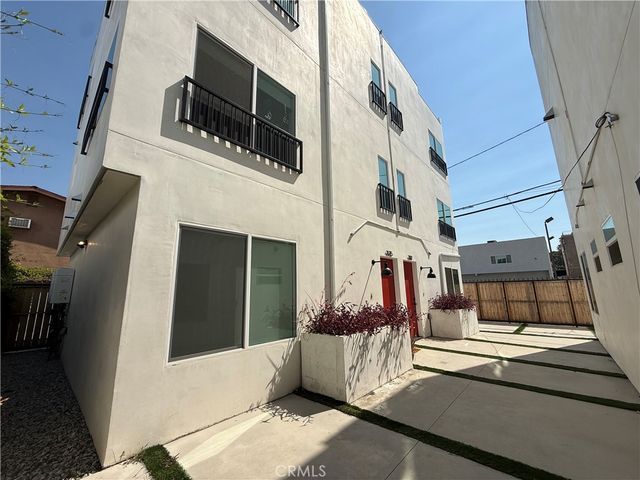 21715 Hart Street, Canoga Park, CA 91303