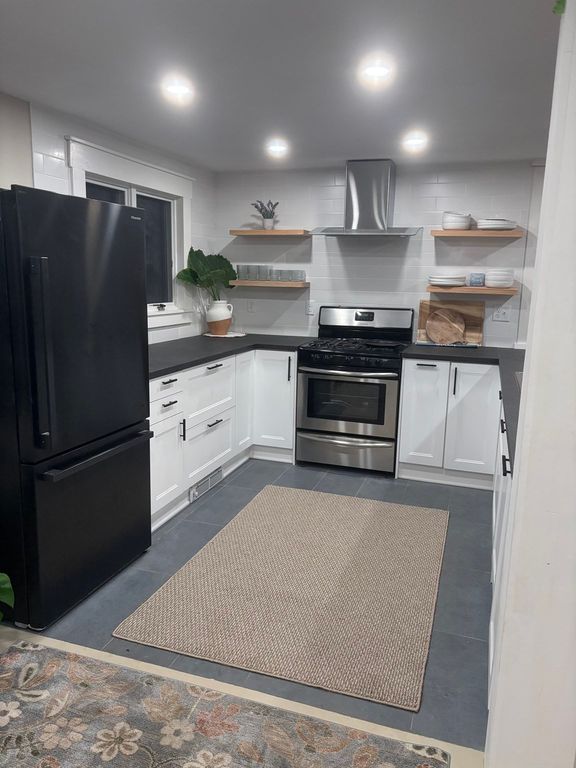 33 Pleasant, Dennis, MA 02670