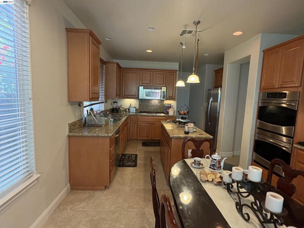 Image 10 of property listing at 379 N Sierra Madre St, Mountain House, CA 95391