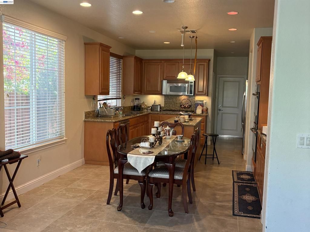 Image 9 of property listing at 379 N Sierra Madre St, Mountain House, CA 95391
