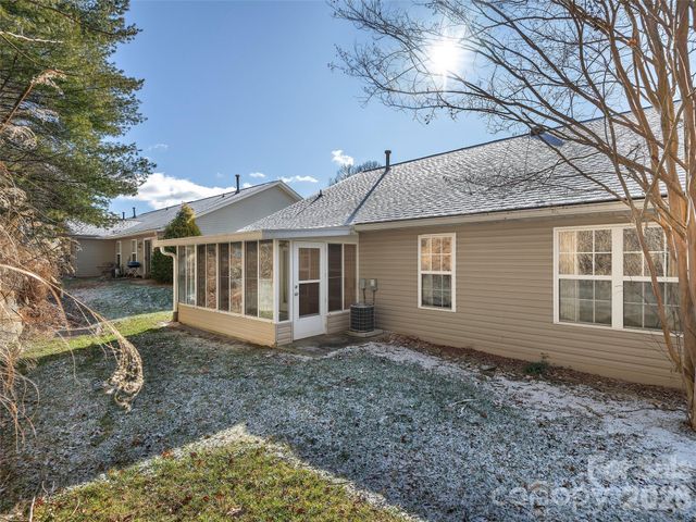 88 Wiltshire Circle, Fletcher, NC 28732