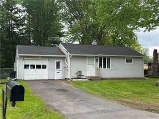 8438 Grandview Drive, Cicero, NY 13039