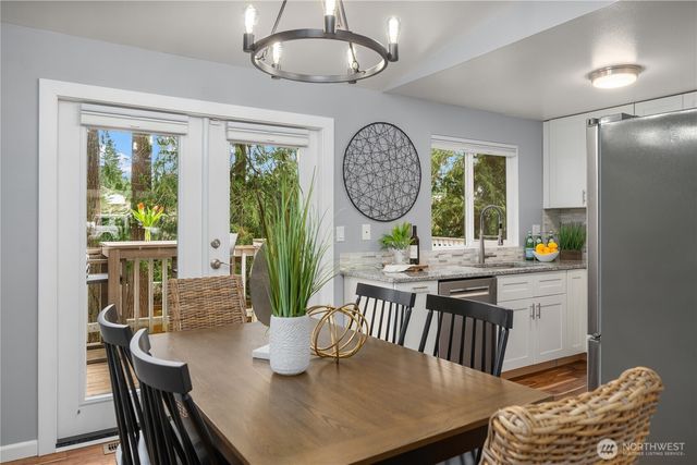 21239 NE 10th Place, Sammamish, WA 98074