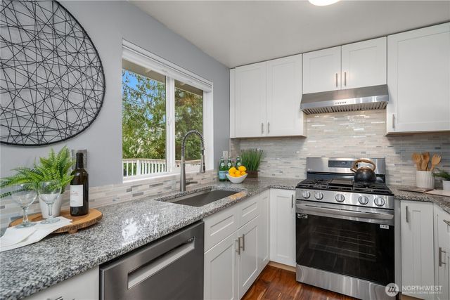 21239 NE 10th Place, Sammamish, WA 98074