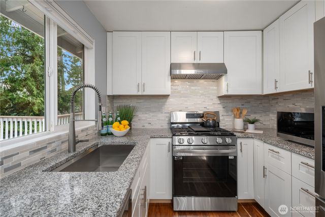 21239 NE 10th Place, Sammamish, WA 98074