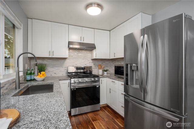 21239 NE 10th Place, Sammamish, WA 98074