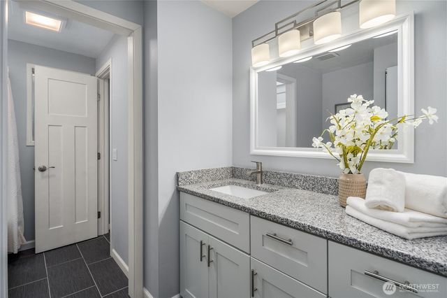 21239 NE 10th Place, Sammamish, WA 98074