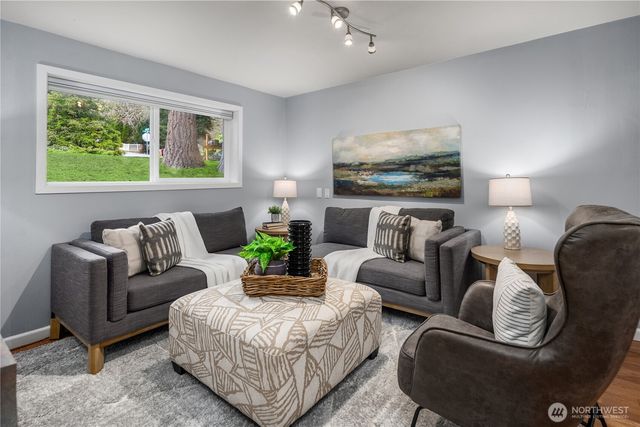 21239 NE 10th Place, Sammamish, WA 98074