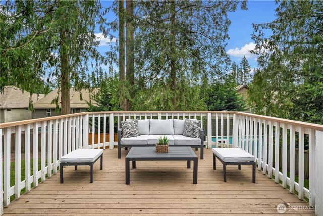 21239 NE 10th Place, Sammamish, WA 98074