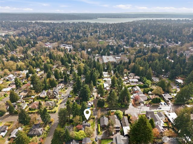 9617 15th Avenue NE, Seattle, WA 98115