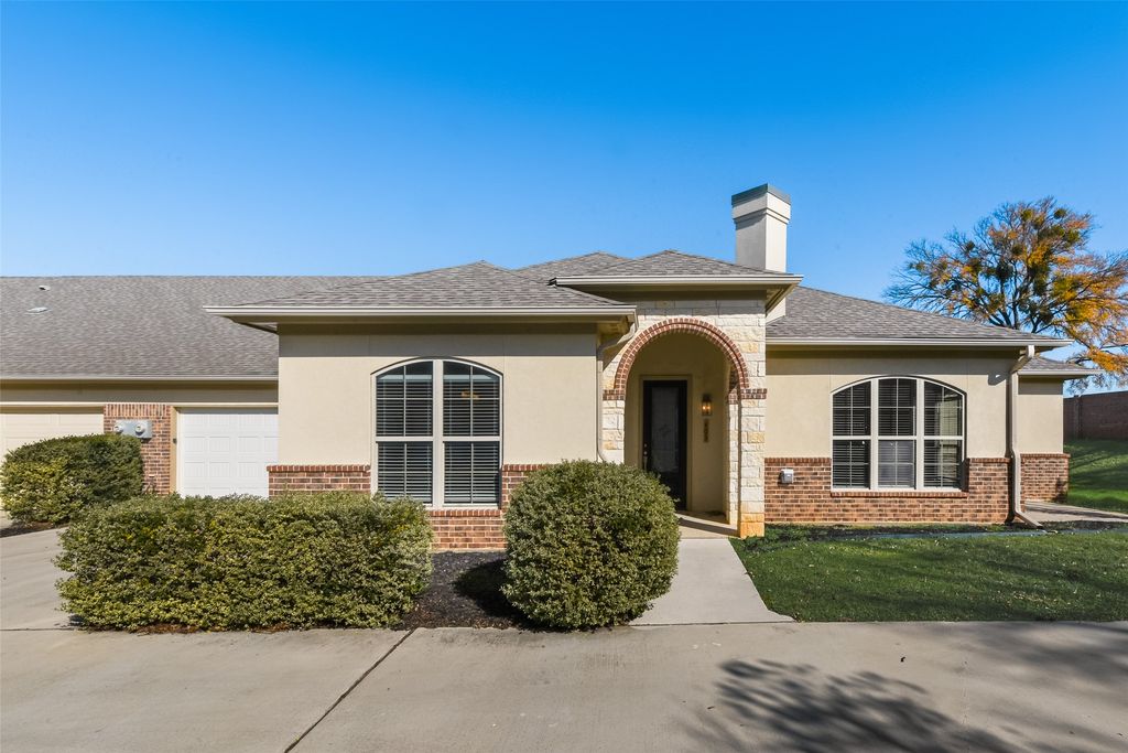 8841 Creek Run Road 403, Fort Worth, TX 76120 — exterior