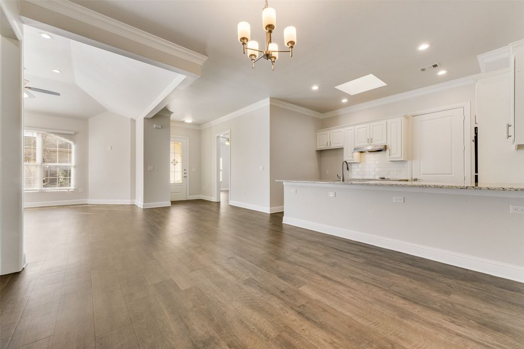 8841 Creek Run Road 403, Fort Worth, TX 76120 — photo 4