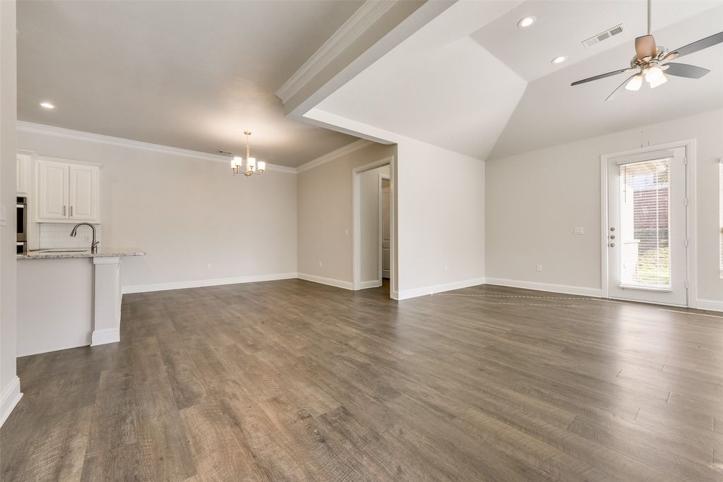 8841 Creek Run Road 403, Fort Worth, TX 76120 — photo 5