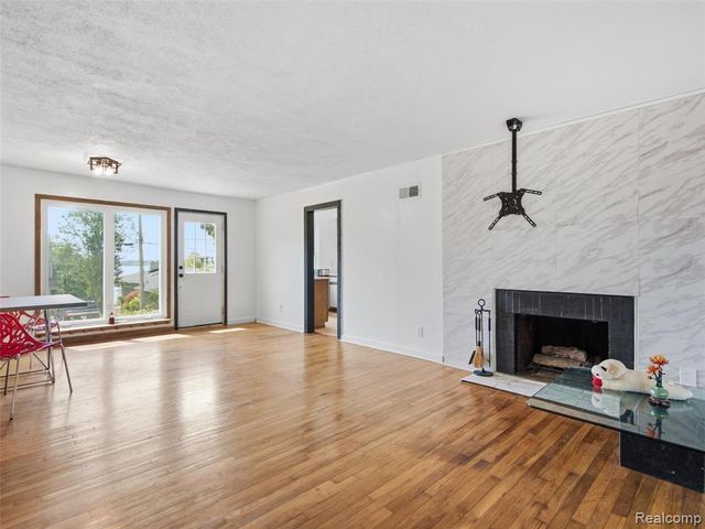 2790 Sylvan Shores Drive, Waterford, MI 48328