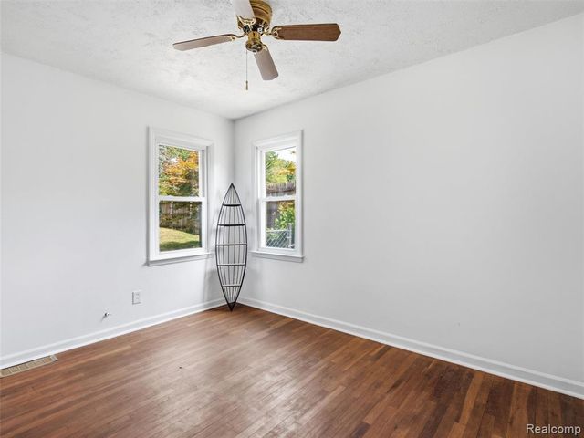 2790 Sylvan Shores Drive, Waterford, MI 48328