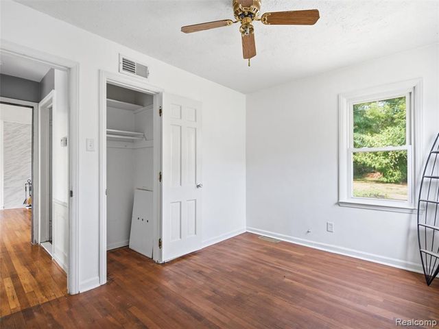 2790 Sylvan Shores Drive, Waterford, MI 48328